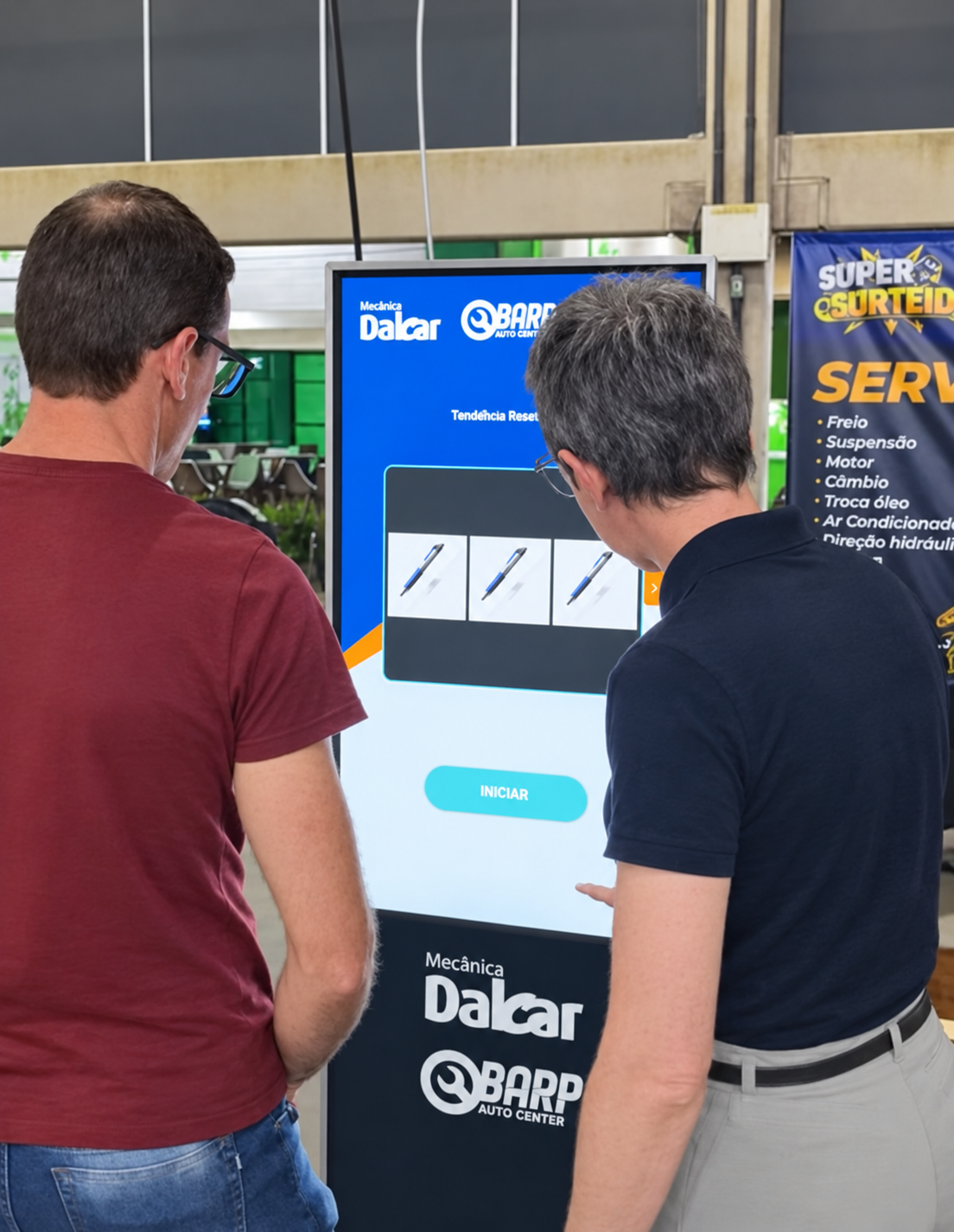 Totem digital com jogo personalizado instalado em um stand de feira